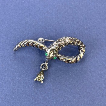 Broșă «Șarpe» culoare gri cu pietre gri, metal argintiu 39x22mm+