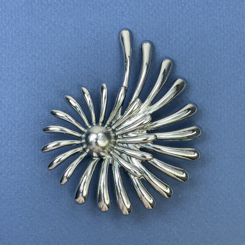 Broșă Floare din metal argintiu 62×76 mm+
