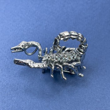 Reducere broșă-pendulă Scorpion cu strasuri gri, metal argintiu, 27x42 mm+