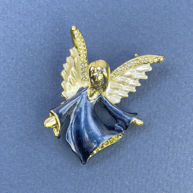 Broșă Înger cu strasuri albe și albastre, metal auriu, 31×43 mm