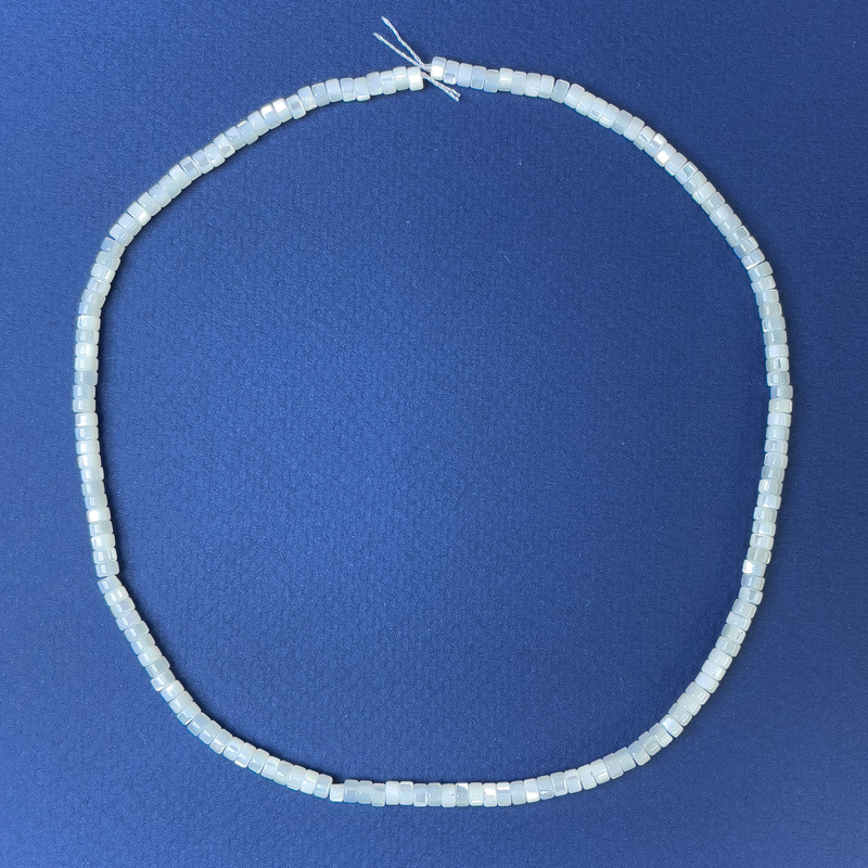Mărgele din sidef natural, rondel 4x2 mm, pe șnur, lungime 39 cm+