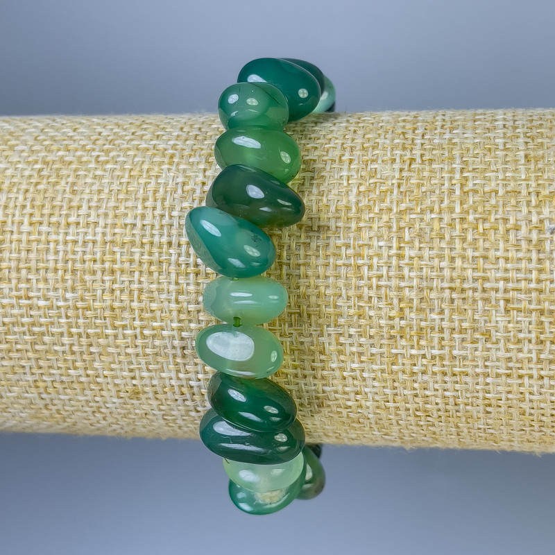 Brățară din agat verde fațetat, diametrul 9-14×7-9 mm (+/-), lungime 18 cm (+/-), pe elastic