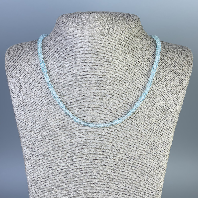 Colier din topaz tăiat cub de 4×4 mm, lungime 45 cm, cu închidere