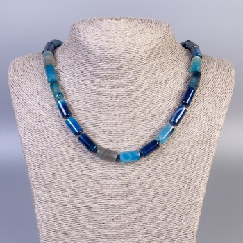 Colier din agat cilindric neted, diametru aproximativ 15×8 mm, lungime 45 cm, cu închizătoare