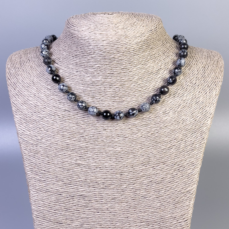 Colier din obsidian cu fulgi de zăpadă «Lacrimi de Apache», mărgele fațetate de 8 mm, lungime 50 cm, cu închizătoare