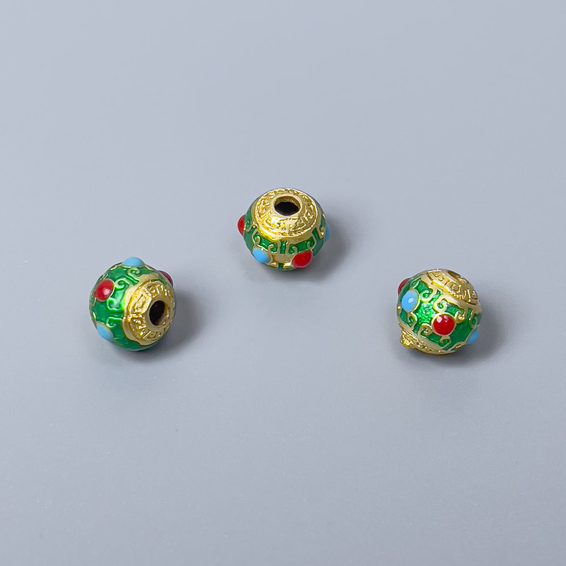 Mărgea Cloisonné verde-roșu email, diametru 8×7 mm, gaură de aproximativ 2 mm, culoare metal auriu, 1 bucată