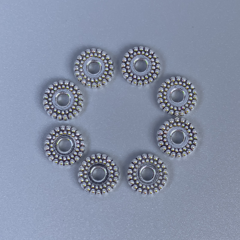 Mărgea-inserație argintie, diametru 7×2 mm, gaură de aproximativ 2 mm, ambalare 20 g (~50 buc.)