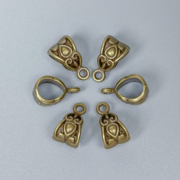 Furnitură bail în culoare bronz, dimensiuni 13x7x8 mm, cu găuri de 6 mm și 1,8 mm, ambalaj 24 buc.