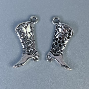 Pandantiv-furnitură „Ghete”, culoare metalică argintie, dimensiuni 22×14×2 mm, gaură de diametru aproximativ 2,5 mm, ambalaj 8 buc