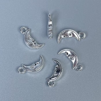 Furnitură pandantiv Lună, culoare argintiu, dimensiuni 13×6×3 mm, gaură de 1,5 mm, ambalaj 20 g (~40 buc.)