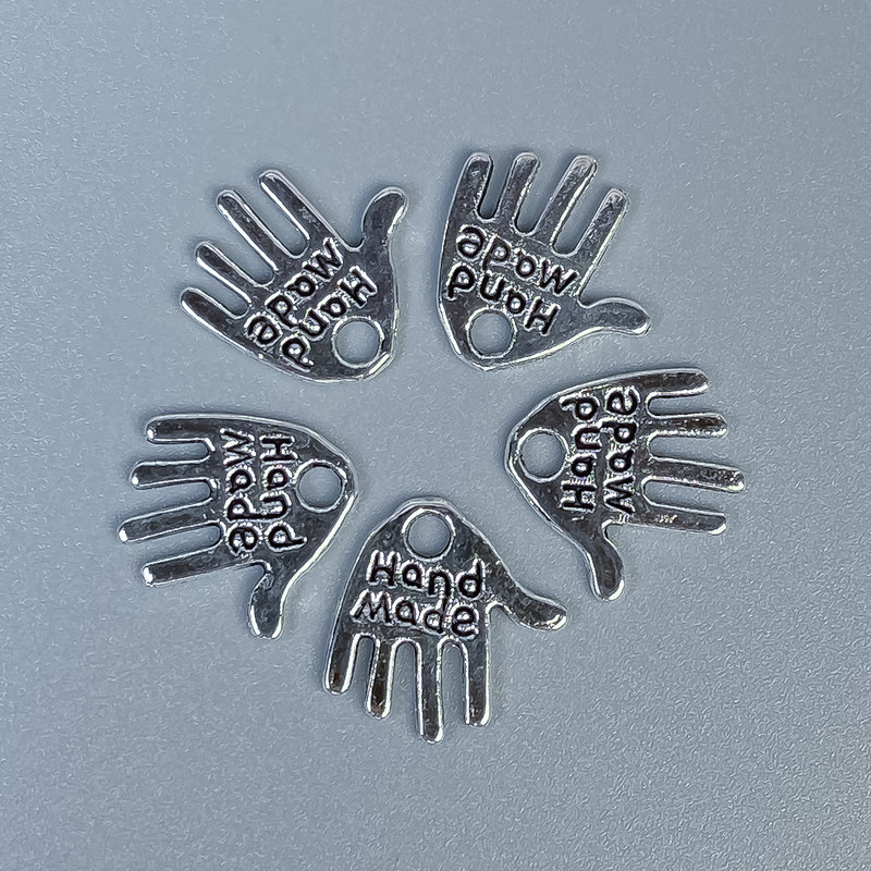 Pandantiv palmă, handmade, culoare argintiu, dimensiuni 12x11x1 mm +/- gaură, diametrul 1,5 mm +/- ambalare 20 g (~ 50 buc.)