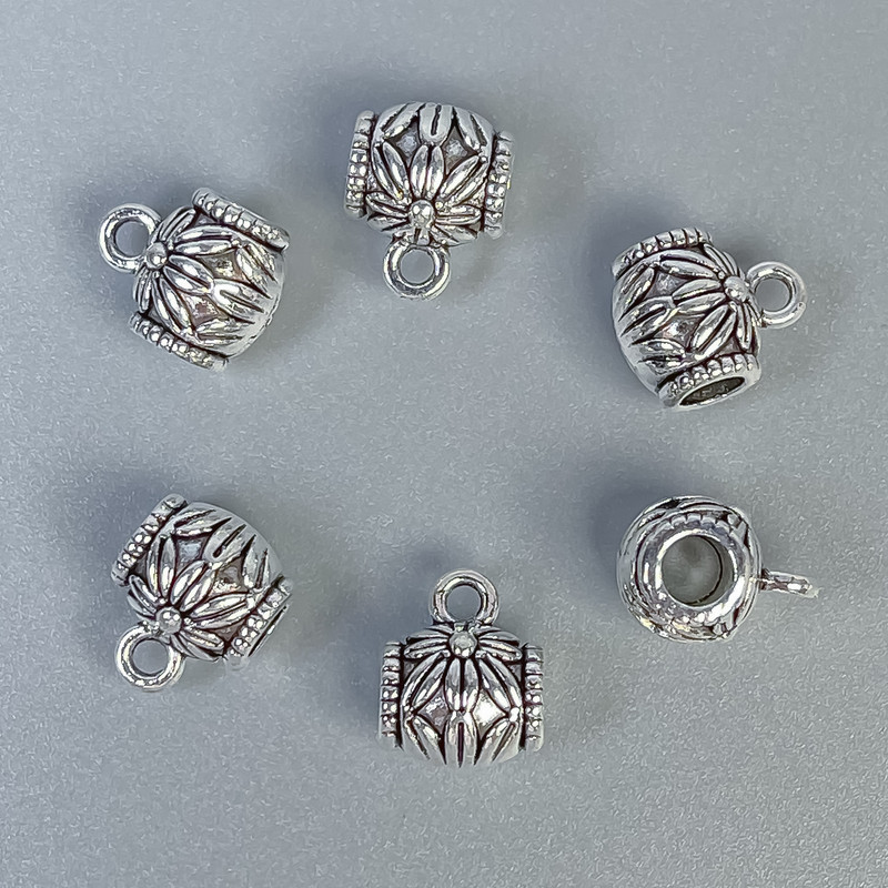 Beil argintiu pentru bijuterii, dimensiuni 8×7×10 mm, găuri de diametru aproximativ 3 mm și 1,5 mm, ambalaj 10 buc