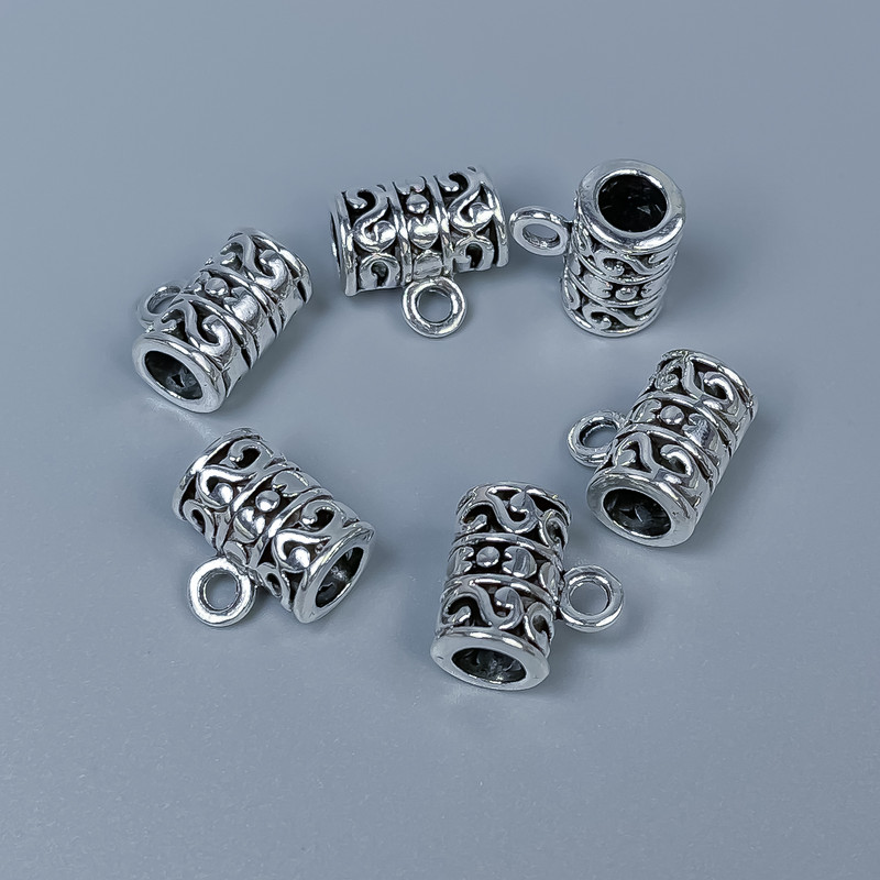 Furnitură bail, culoare argintiu, dimensiuni 14×13×8 mm ±, găuri Ø 5 mm ±, Ø 2,5 mm ±, ambalaj 10 buc.