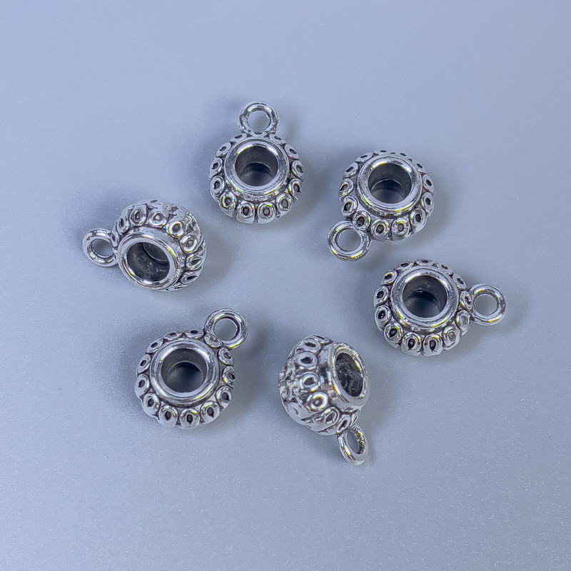 Furnitură bail, culoare argintiu metalic, dimensiuni 11x8x6 mm ±, găuri de diametru 3,5 mm ± și 2 mm ±, ambalaj 20 g (~18 buc.)
