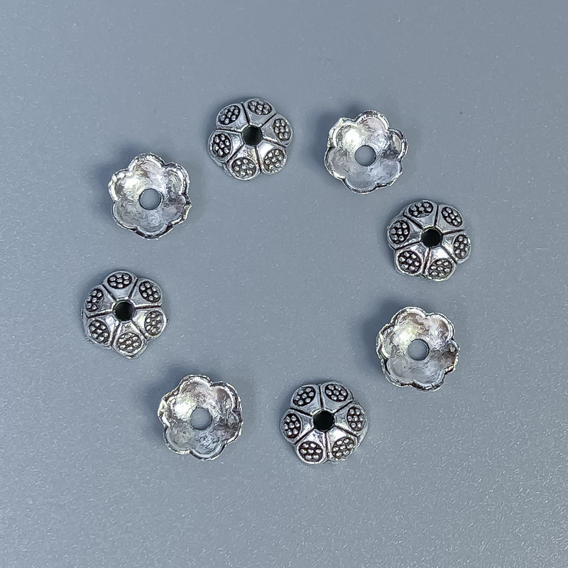 Capace pentru mărgele, culoare metal argintiu, diametrul 6×0,5 mm, gaură 1,5 mm, ambalare 50 bucăți