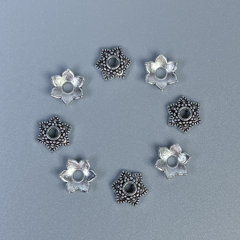 Capace pentru mărgele, culoare argintiu metal, diametru 7×1 mm, gaură de 2 mm, ambalaj 20 g (~88 buc.)