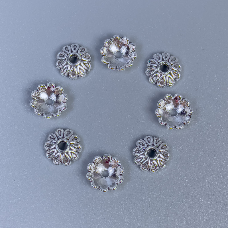 Capace pentru mărgele, culoare argintie, diametrul 7×1 mm, gaură de aproximativ 1,5 mm, ambalare 20 g (~ 65 buc.)