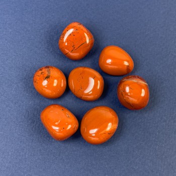 Piatră naturală suvenir Jasper roșu, tăiată cu fațe ~ dimensiuni 14-16 mm (+-) ~ greutate 6-8 g. ± /buc. (preț pentru 100 g)