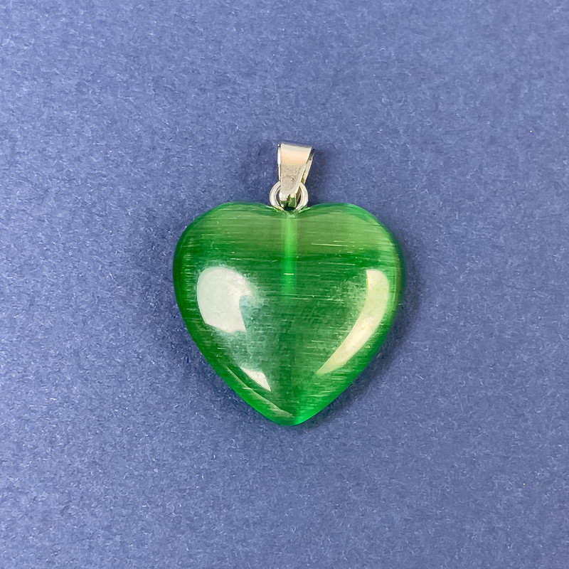 Pandantiv inimă verde cu ochi de pisică piatră naturală 20x20x6x30mm+