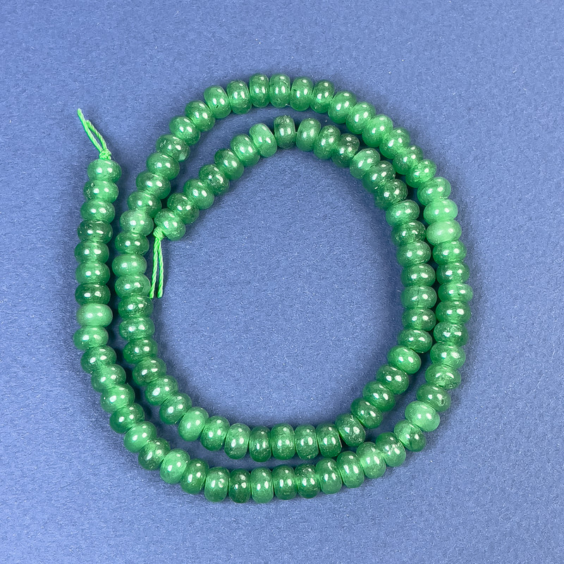 Mărgele chrysoprază rondel 6x4mm+ pe șnur, lungime 38 cm+