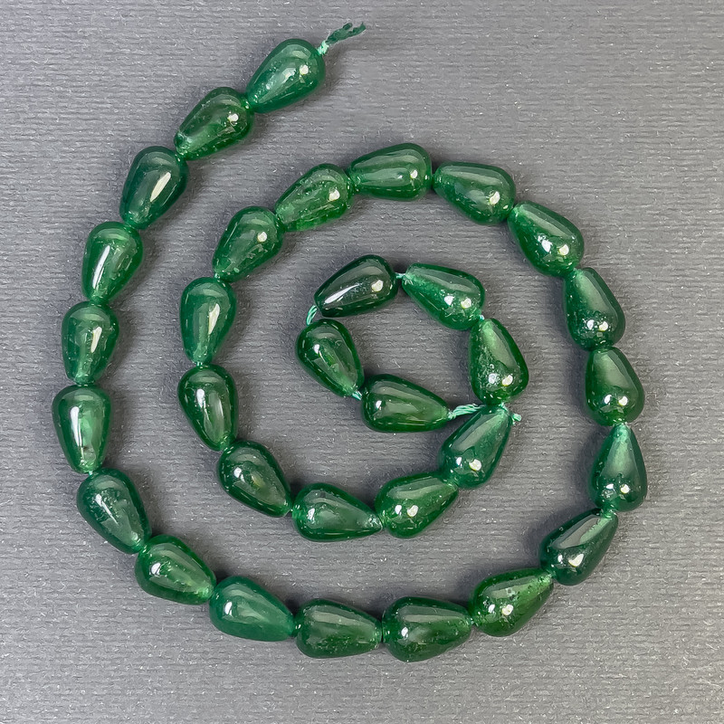 Mărgele de chrysoprază, formă de picătură 12x8mm± pe șnur, lungime 39 cm+