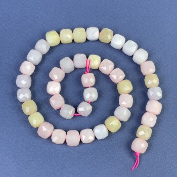 Mărgele din Morganit, tăiate cuburi 9x9 mm, pe șnur, lungime 38 cm+