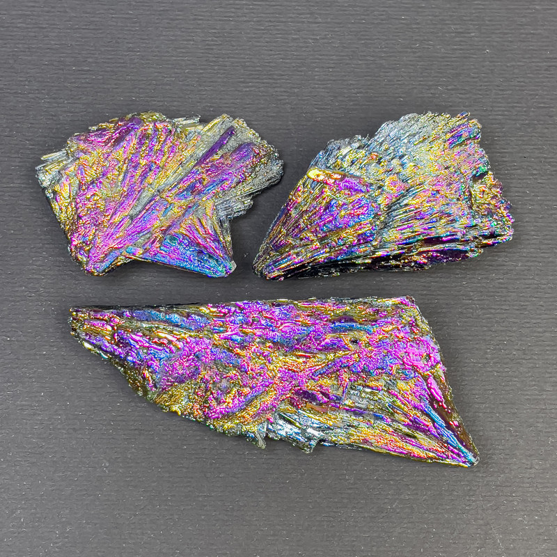 Preț pentru 100 g de kianit curcubeu galvanizat, greutate de la 24 g, dimensiuni 65×23×11 mm