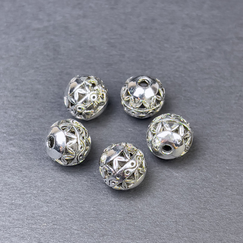 Furnitură mărgea-inserație, culoare argintiu metalic, diametru 10x10 mm, gaură de 5 mm ±, diametru 2 mm ±, ambalaj 5 buc