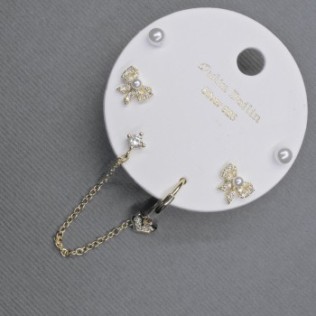 Cercei stud cu caf pe lobulul urechii, metal auriu, cristale albe