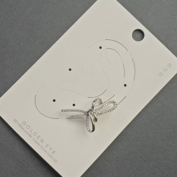 Cercel caf pentru lobul urechii «Fundă» din metal argintiu, 17×30 mm, ± cristale albe