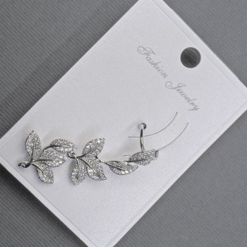 Cercei tip caf pe ureche din metal argintiu, 14x38 mm, cu cristale albe