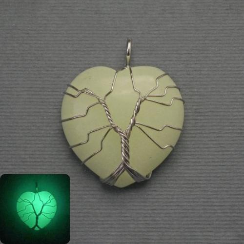 Pandantiv «Inimă» din onix verde cu strălucire în împletire argintie, diametrul 30×30 mm ±, lungimea 37 mm+