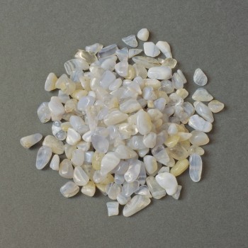 Piatră naturală agat albastru – cioburi fără gaură, 8-14×5-8 mm ± (la 100 g ±)