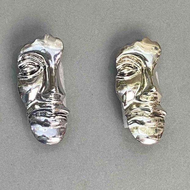 Broșă Accent Față, culoare argintie (amestec) 55×24 mm +/- metal argintiu