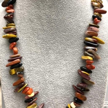 Colier asortat - fragmente mărunte sub formă de ac, diametrul 12-18×2-4 mm, lungime 48 cm, cu închizătoare argintie