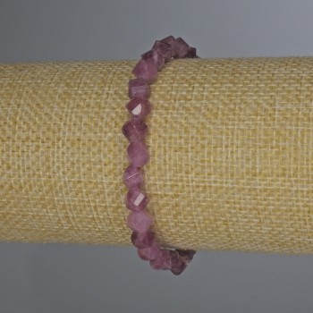 Brățară din turmalin rubelit, rombi fațetați, diametrul 6x5 mm, lungime 18 cm, elastic