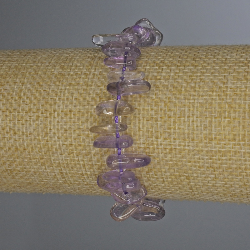Brățară din fragmente de ametrin, diametru 12-15×2-4 mm, lungime 18 cm, pe elastic