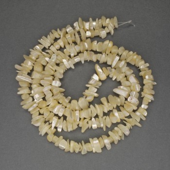 Mărgele de sidef mărunți, diametrul 7–14×3–5 mm, lungime 78 cm, pe fir