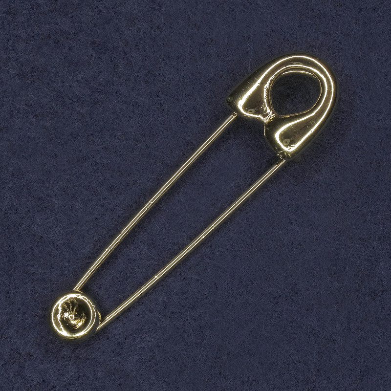 Broșă-ac din metal auriu, 17x72 mm ±