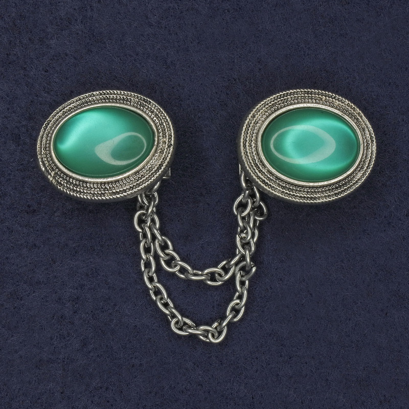 Broșă pentru cardiganuri, verde ochi de pisică, ovală, diametrul 26×20 mm +-, metal argintiu, lanț cu lungimea de 9 cm+