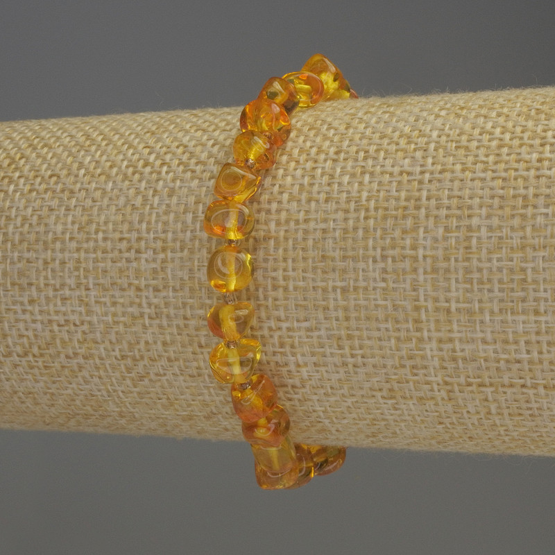Brățară din chihlimbar tăiat cu mărgele 7×5 mm, mărgele de 2 mm, lungime 18 cm, pe bază elastică