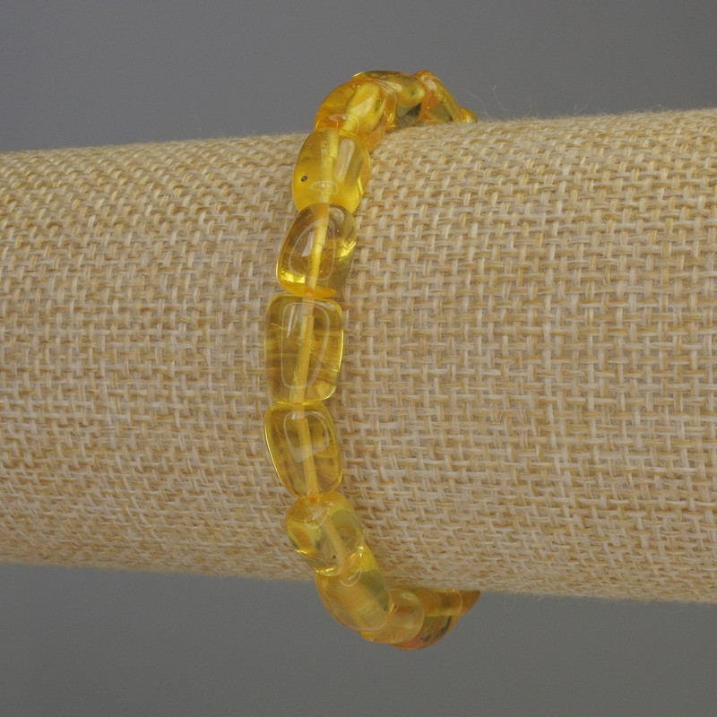 Brățară din chihlimbar cu mărgele tăiate 8×8 mm, lungime 18 cm, pe elastic
