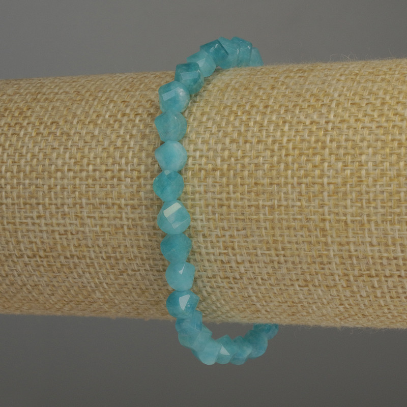 Brățară din acvamarin, fațetată în rombi, 6×5 mm, lungime 18 cm, pe bază elastică