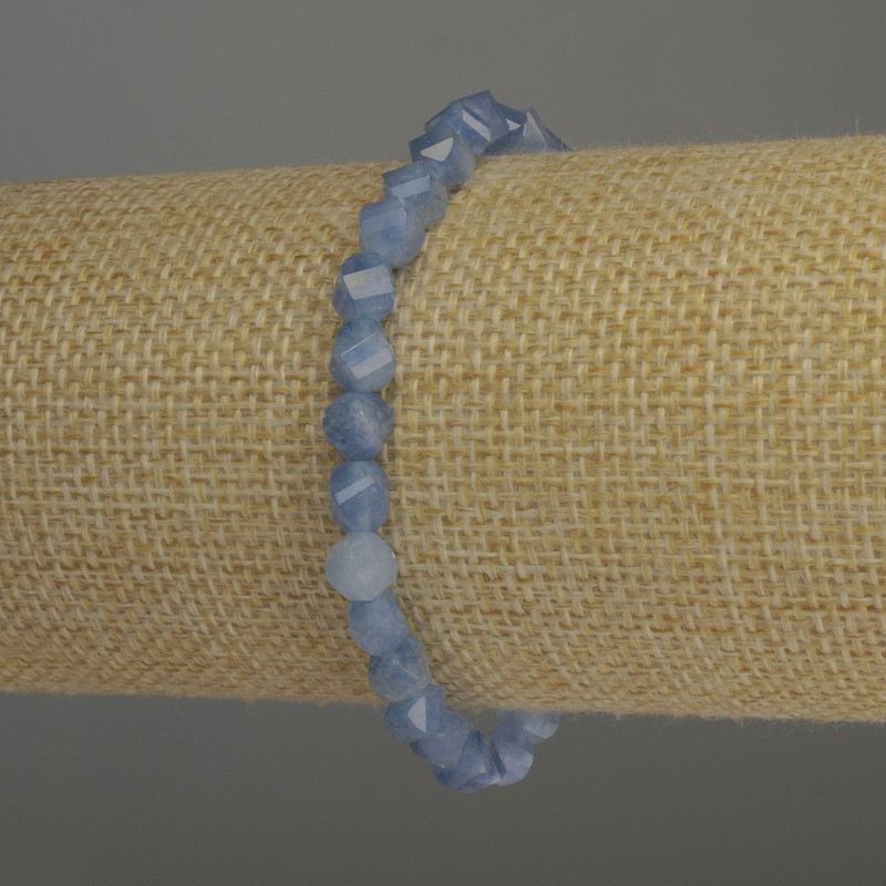 Brățară cu acvamarin, tăiat în formă de romb, 6×5 mm, lungime 18 cm, pe elastic
