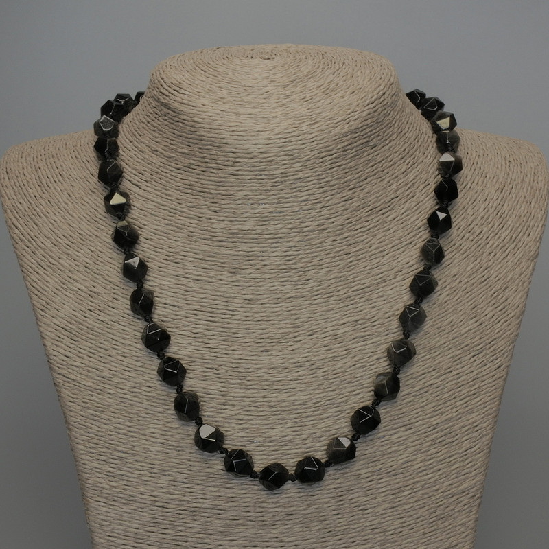 Colier din obsidian natural argintiu, cu mărgele fațetate, diametrul 10×9 mm, lungime 50 cm