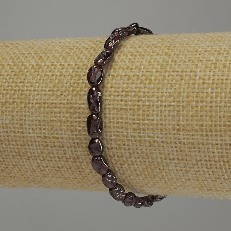 Brățară din granat, mărgele fațetate, diametru 6–8×5 mm, lungime 18 cm, elastică