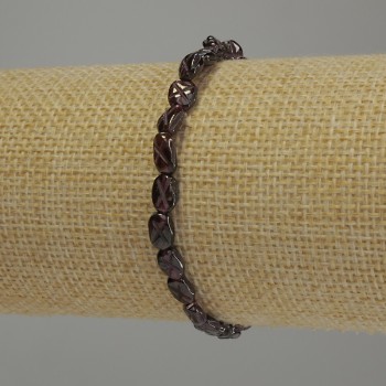 Brățară din granat, fațetată, diametrul 6x5 mm, lungime 18 cm, pe elastic