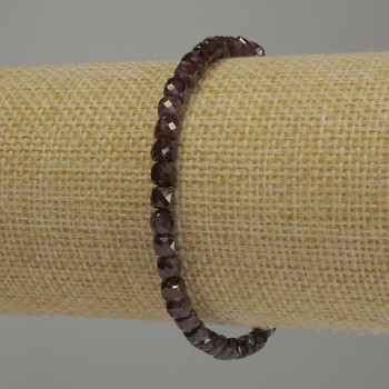 Brățară cu granat, cuburi tăiate, diametrul 4×4 mm, lungime 18 cm, pe elastic