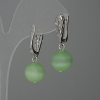 Cercei din piatră ochi de pisică, biluțe verzi de 12 mm, lungime aproximativă 31 mm