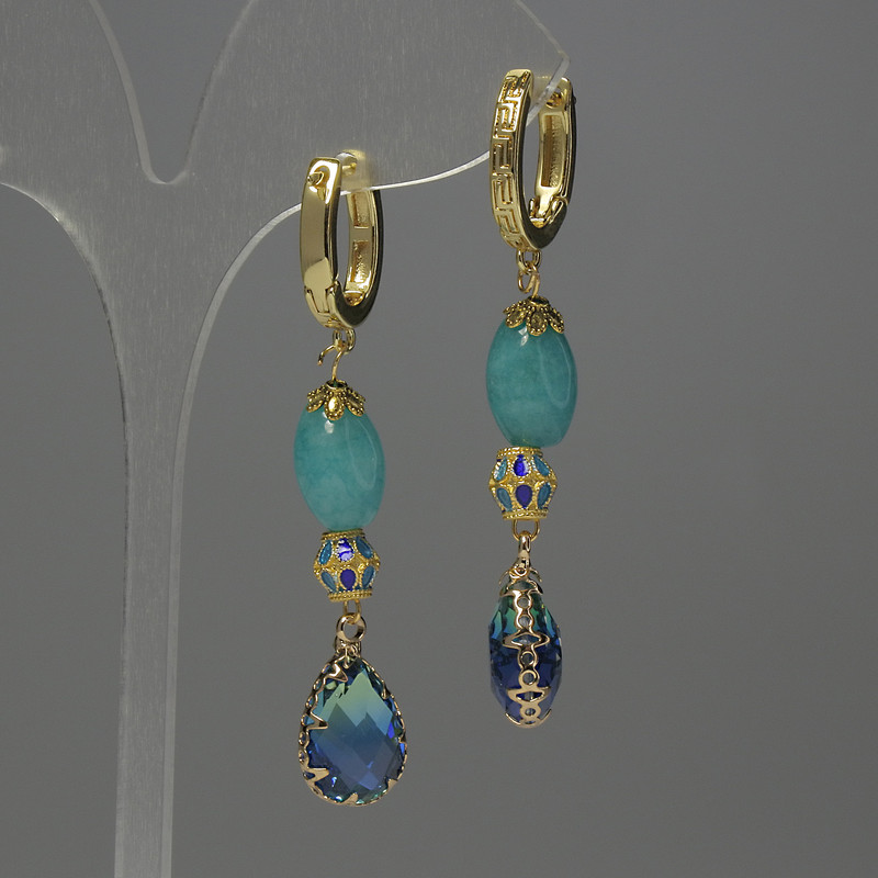 Cercei din acvamarin – boabă, diametru aproximativ 12 mm; cloisonne 6 mm; cristal în montură 14×10 mm; lungime 58 mm